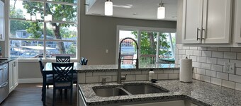 Our Cove Retreat - Perfect for Wave-free Swimming, Tanning & Prime Location Fun!