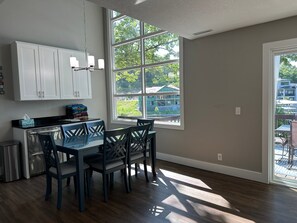 Condo, varias camas, patio (Castaway Cove Unit 1) | 3 habitaciones, decoración personalizada y muebles diferentes 