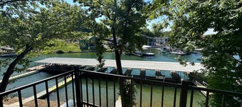 Our Cove Retreat - Perfect for Wave-free Swimming, Tanning & Prime Location Fun!