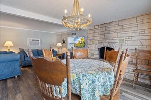 House, Multiple Beds, Patio (Family Ties)