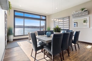 Casa, várias camas, varanda (LOTO Pointe) | 6 quartos, individualmente decorados, individualmente mobiliados