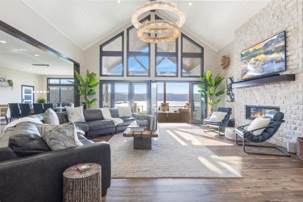 House, Multiple Beds, Patio (LOTO Pointe) | Living area