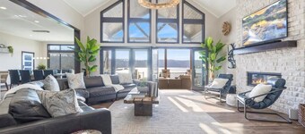 Loto Pointe, Updated Luxury Home w/ Boat & PWC Slip, Boat Ramp, Firepits, Pool Table & More!