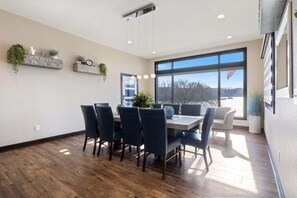 House, Multiple Beds, Patio (LOTO Pointe) | 6 bedrooms, individually decorated, individually furnished, bed sheets