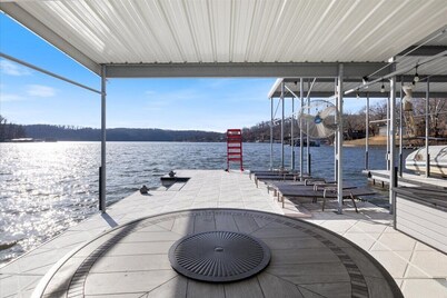 Loto Pointe, Updated Luxury Home w/ Boat & PWC Slip, Boat Ramp, Firepits, Pool Table & More!