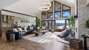 House, Multiple Beds, Patio (LOTO Pointe) | Living area