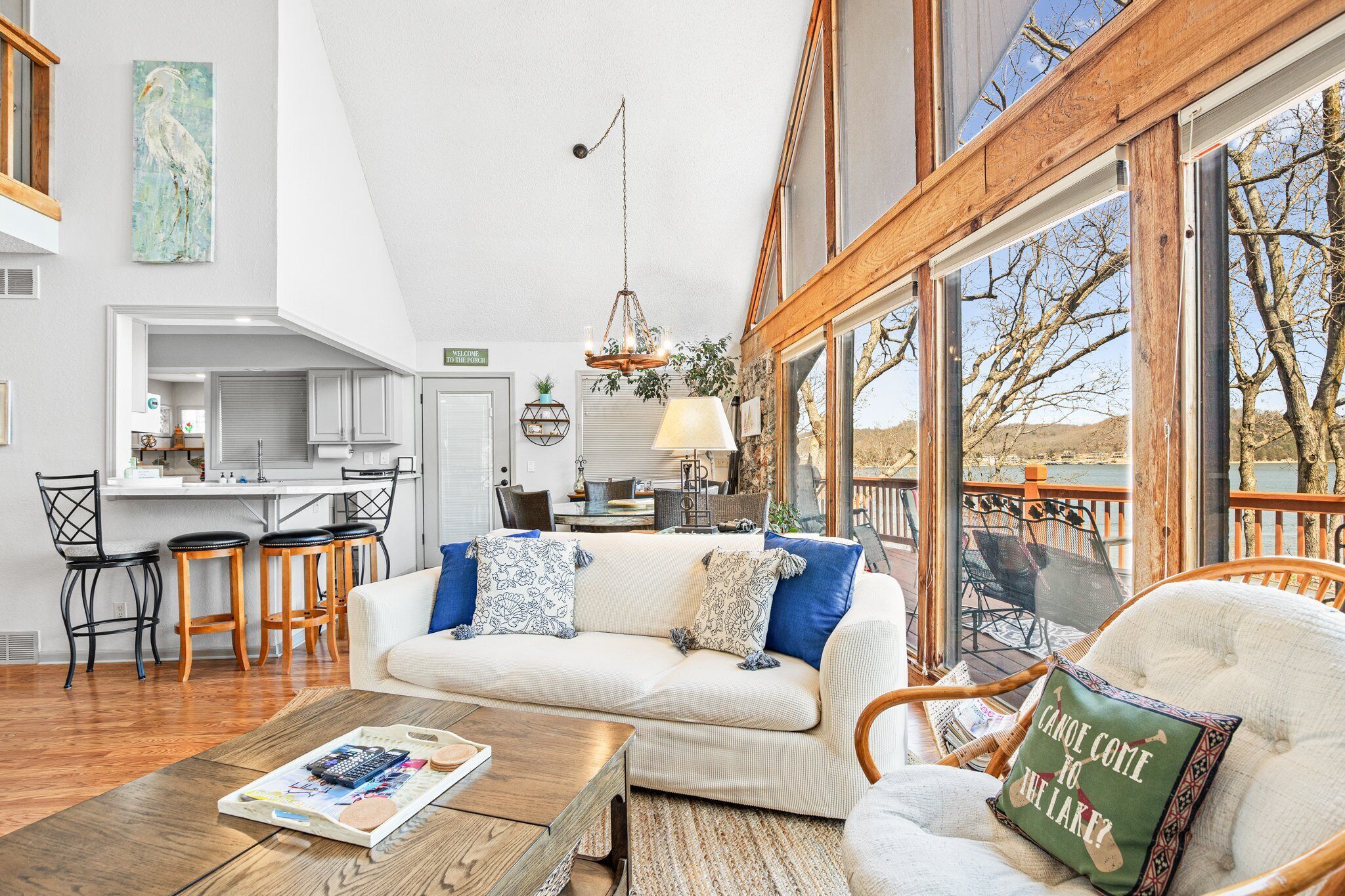 Nhà, nhiều giường, sân hiên (Woodmont Point) | Khu phòng khách