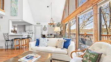 House, Multiple Beds, Patio (Woodmont Point) | Living area