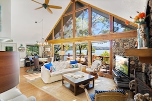 Casa, várias camas, varanda (Woodmont Point) | Área de estar