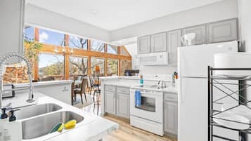 House, Multiple Beds, Patio (Woodmont Point) | Private kitchen