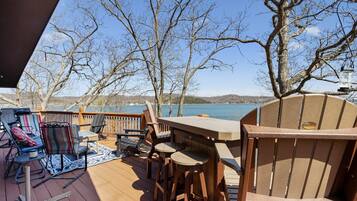 Huis, Meerdere bedden, terras (Woodmont Point) | Uitzicht vanuit de kamer