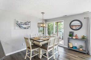 Casa, varias camas, patio (Vista Del Lago) | Restaurantes