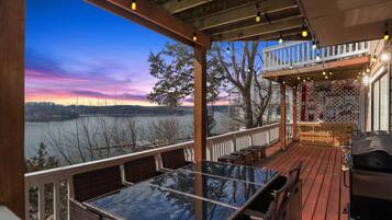 Casa, varias camas, patio (Vista Del Lago) | Restaurante al aire libre