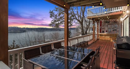 Amazing Views Close to the Strip - Private Dock!