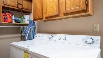 Casa, várias camas, varanda (Vista Del Lago) | Lavanderia