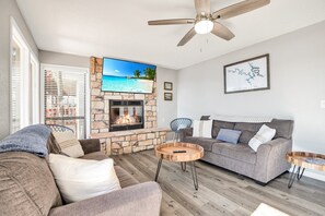 House, Multiple Beds, Patio (Vista Del Lago) | Living area