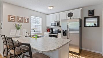 Condo, Multiple Beds, Balcony (Sunset Spectacular) | Private kitchen
