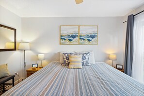 Apartment, Mehrere Betten, Balkon (Sunset Spectacular) | 2 Schlafzimmer, individuell dekoriert, individuell eingerichtet