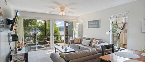 Leilighet, flere senger, balkong (Sunset Spectacular) | Oppholdsområde