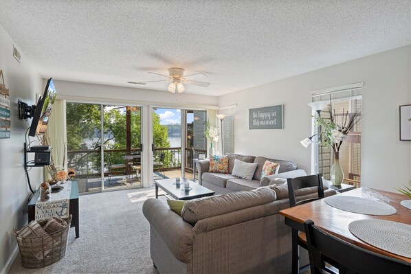 Huoneisto, useita sänkyjä, parveke (Sunset Spectacular) | Oleskelualue