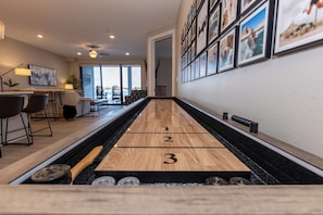 Appart'hôtel, plusieurs lits, accès piscine (Acres Away II) | Salle de jeux