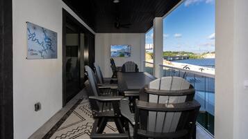 Bloc d'apartaments, diversos llits, accés a la piscina (Acres Away II) | Vista des de l'habitació