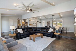 Ferienhaus, Mehrere Betten, Terrasse (Holiday Point) | Wohnbereich