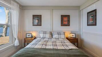 House, Multiple Beds, Patio (Holiday Point) | 4 bedrooms, individually decorated, individually furnished, bed sheets