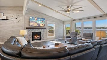 House, Multiple Beds, Patio (Holiday Point) | Living area