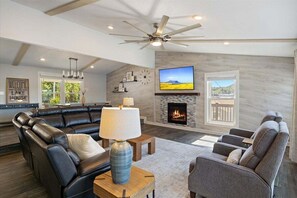 House, Multiple Beds, Patio (Holiday Point) | Living area