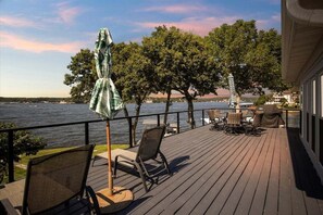 Outdoor dining - Lakefront Home With Game Room, Firepits & Gazebo at 3MM (Lake Ozark)