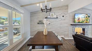 House, Multiple Beds, Patio (Holiday Point) | Interior