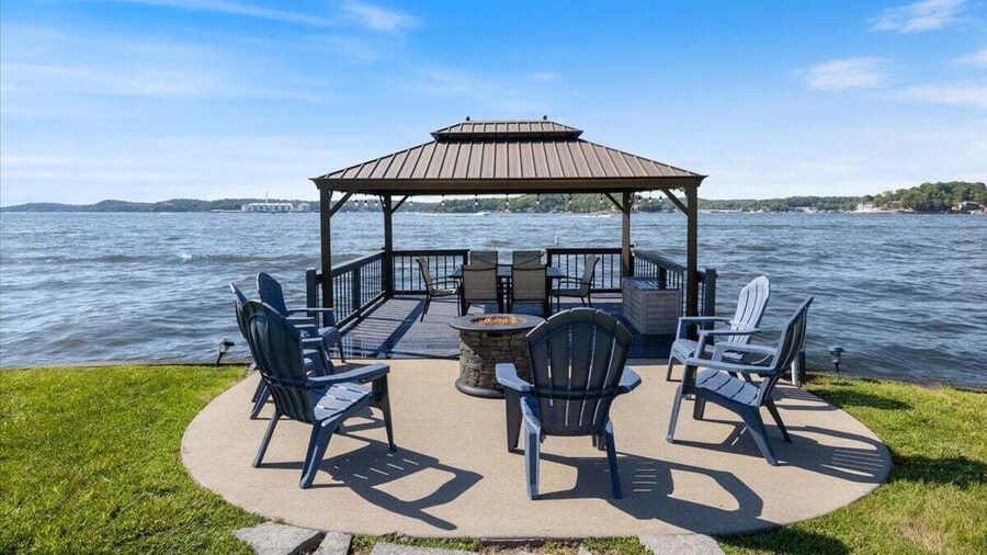 Lakefront Home With Game Room, Firepits & Gazebo at 3MM