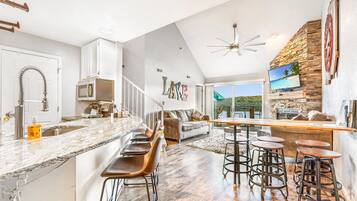 Condo, Multiple Beds, Patio (Gathering At Park Place) | Interior