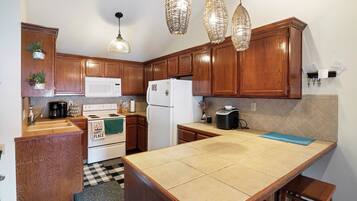 Casa, varias camas, patio (Bikini Bungalow) | Cocina privada