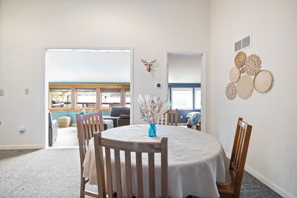 3 bedrooms, individually decorated, individually furnished, bed sheets