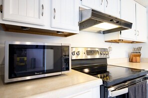 شقة - عدة أسرّة - مع إمكانية استخدام المسبح (Treetop Vibes on Horseshoe Bend) | مطبخ خاص