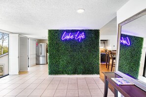 Apartamento, varias camas, acceso a la piscina (Treetop Vibes on Horseshoe Bend) | Interior