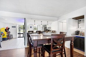 Apartment, Mehrere Betten, Poolzugang (Treetop Vibes on Horseshoe Bend) | Speisen