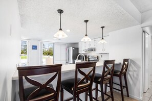 Condo, varias camas, acceso a la alberca (Treetop Vibes on Horseshoe Bend) | Cocina privada