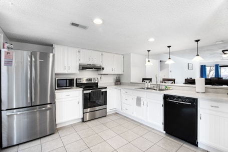 Condo, Multiple Beds, Pool Access (Treetop Vibes on Horseshoe Bend) | Private kitchen