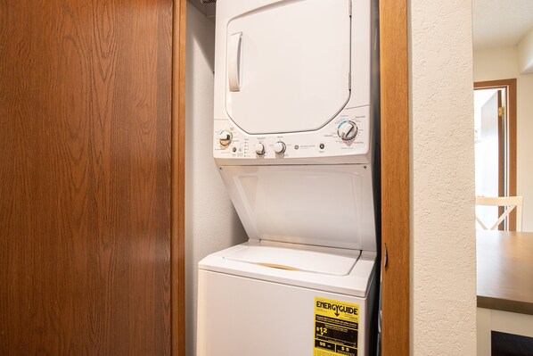 Apartamento, varias camas, acceso a la piscina (Blue Haven) | Lavandería