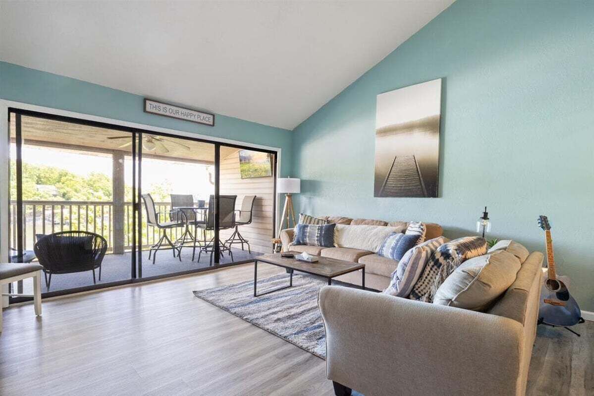 Condo, varias camas, acceso a la alberca (Blue Haven) | Área de sala de estar