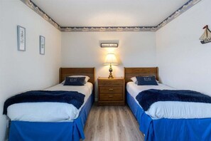 Apartamento, varias camas, acceso a la piscina (Blue Haven) | 2 dormitorios, decoración individual, mobiliario individual