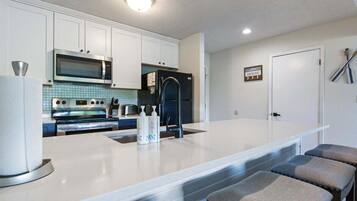 Condo, Multiple Beds, Pool Access (Blue Haven) | Private kitchen