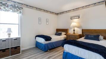 Apartment, Mehrere Betten, Poolzugang (Blue Haven) | 2 Schlafzimmer, individuell dekoriert, individuell eingerichtet