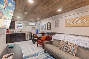 Hus - flere senge - boblebad (Hawk's Landing) | Opholdsområde