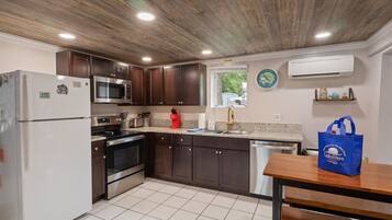 Ferienhaus, Mehrere Betten, Whirlpool (Hawk's Landing) | Eigene Küche