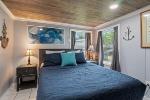 ハウス ベッド (複数台) スパ浴槽 (Hawk's Landing) | 2 室のベッドルーム、客室ごとに異なる装飾、客室ごとに異なるインテリア、ベッドシーツ