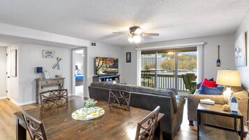 House, Multiple Beds, Patio (Pelican Place) | Living area